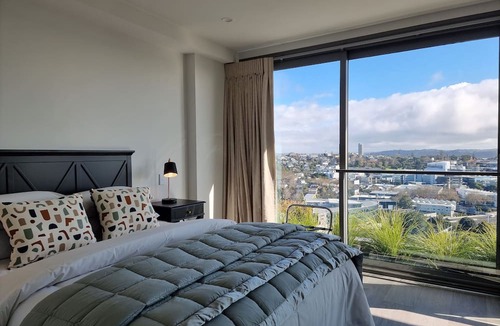 Auckland Central Business District Apartment | Luxe Apt w Harbour-Sunset Views -Parking