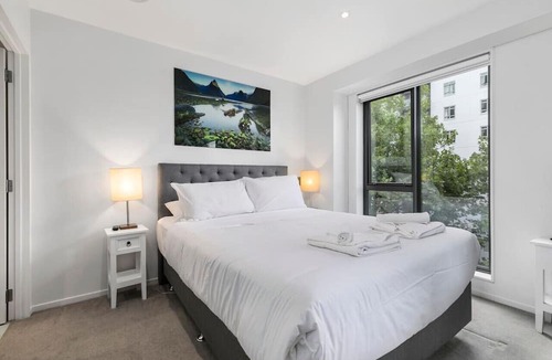 Newton Apartment | Urban City Escape with pool, gym, sauna and spa