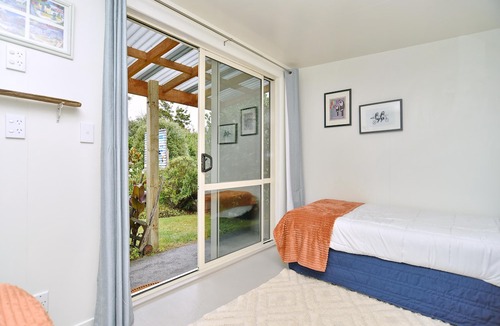 Christchurch House | Kainga Cottage - Chill out and relax - perfect for families
