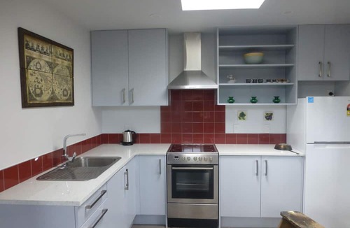 Eketahuna Apartment | Arty Place -where you can relax and enjoy art.