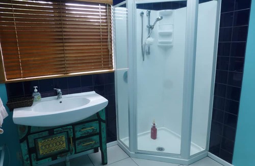 Eketahuna Apartment | Arty Place -where you can relax and enjoy art.