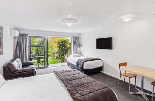 Wanaka Hotel | ASURE Brookvale Motel