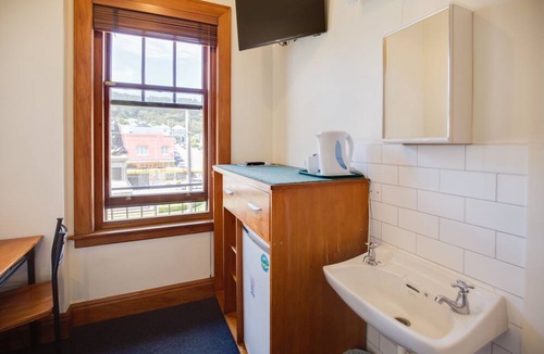 Te Aro Hostel | The Cambridge Hotel & Backpackers