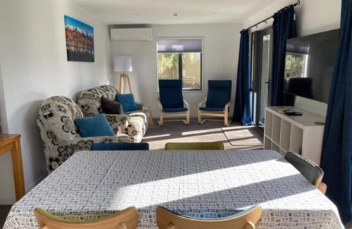 Lowburn Hotel | Colonial Manor Motel