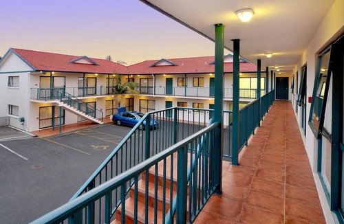 East Tamaki Hotel | Academy at Botany Motor Inn