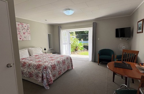 Haruru Hotel | Ash Grove Boutique Motel