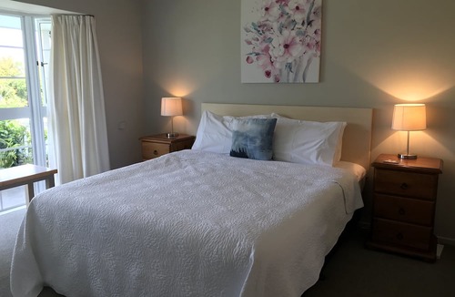 Haruru Hotel | Ash Grove Boutique Motel