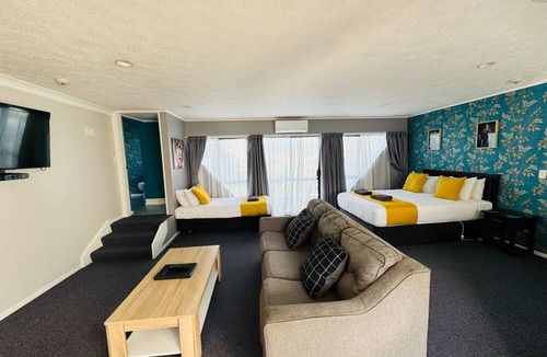 Paraparaumu Beach Hotel | Wrights By The Sea Motel