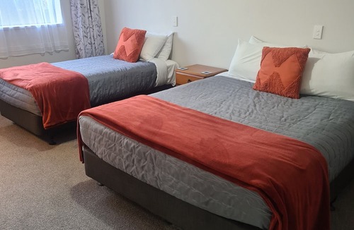 Te Anau Hotel | Arran Motel
