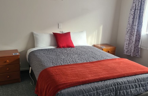 Te Anau Hotel | Arran Motel