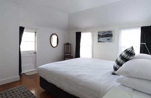 Mangonui Hotel | The Old Oak Boutique Hotel
