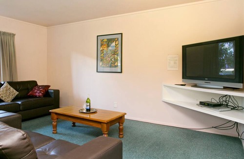 National Park Village Hostel | Howard's Lodge - Hostel