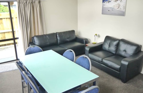 Franz Josef Glacier Hotel | 10 Cottages