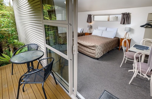 Franz Josef Glacier Hotel | 10 Cottages