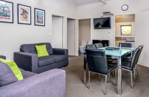 Franz Josef Glacier Hotel | 10 Cottages
