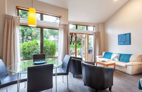 Two Mile Bay Hotel | Cascades Lakefront Motel