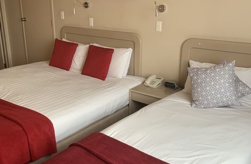 Manukau City Hotel | Asure Camelot Arms Motor Lodge