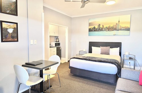 Westshore Hotel | The Rocks Motel