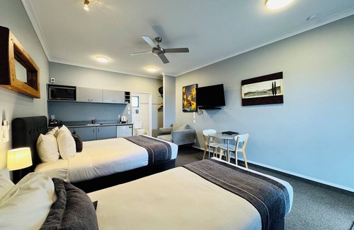 Westshore Hotel | The Rocks Motel