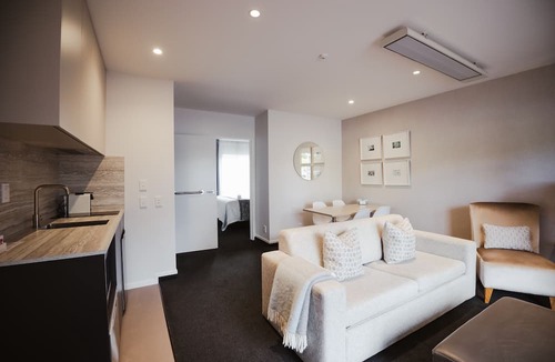 Te Anau Hotel | Radfords on the Lake