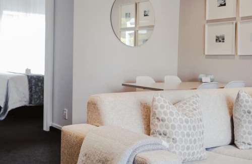 Te Anau Hotel | Radfords on the Lake
