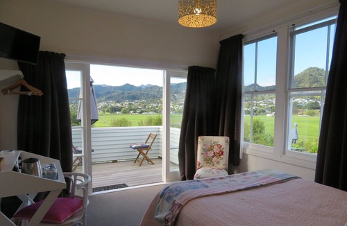 Totara Bed & Breakfast | Cotswold Cottage