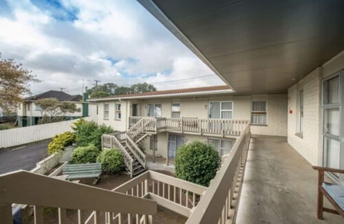 New Plymouth Hotel | Amber Court Motel