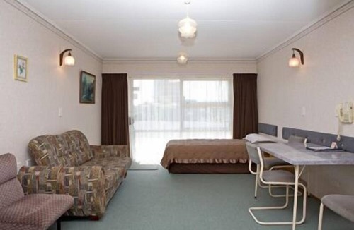 New Plymouth Hotel | Amber Court Motel
