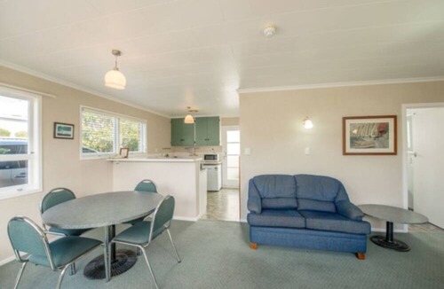 New Plymouth Hotel | Amber Court Motel