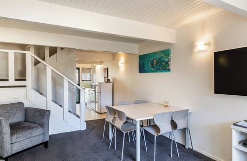 Taupo Hotel | Gables Lakefront Motel
