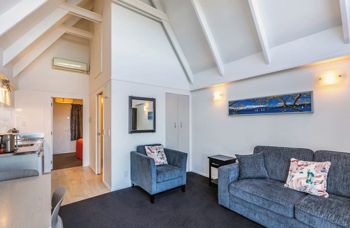 Taupo Hotel | Gables Lakefront Motel