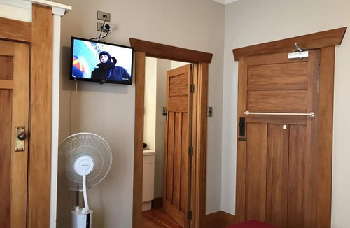Rotorua Bed & Breakfast | Lake Lodge B&B Rotorua - Adults Only