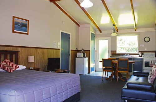 Kawaha Point Hotel | Fairy Springs Motel