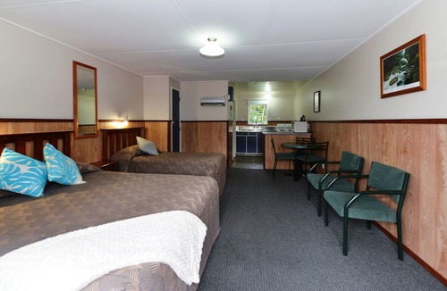 Kawaha Point Hotel | Fairy Springs Motel