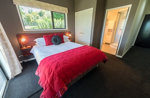 Rotorua Bed & Breakfast | City Lights Boutique Lodge