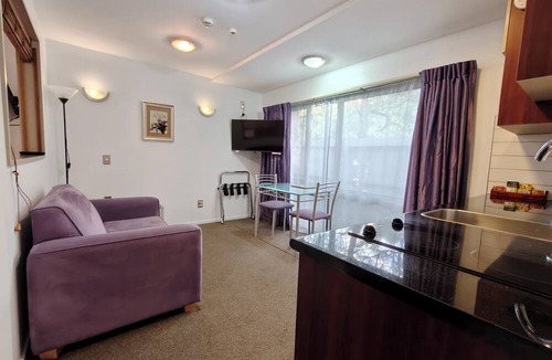 Riccarton Hotel | Athena Motel & Apartments
