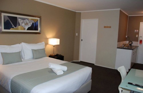 Mangere Hotel | VR Auckland Airport
