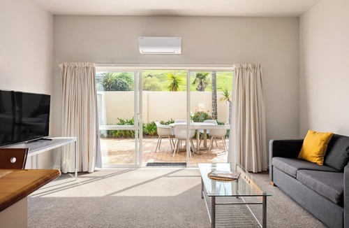 Wainui Hotel | Ocean Beach Wainui