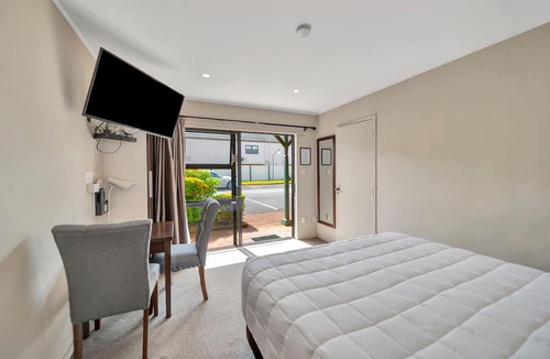 Epsom Hotel | Tudor Court Motor Lodge