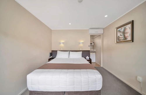 Epsom Hotel | Tudor Court Motor Lodge