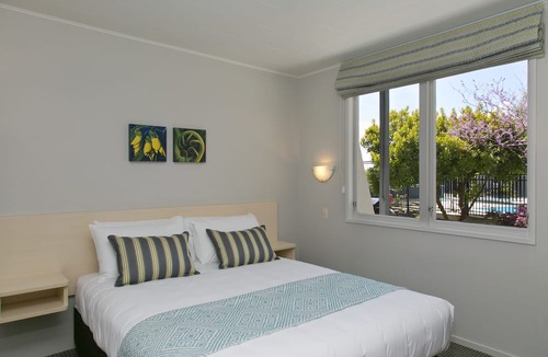 Two Mile Bay Hotel | Anchorage Resort Taupo