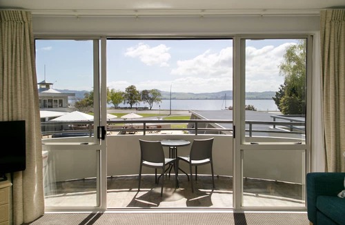 Two Mile Bay Hotel | Anchorage Resort Taupo