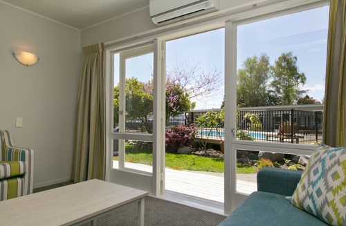 Two Mile Bay Hotel | Anchorage Resort Taupo