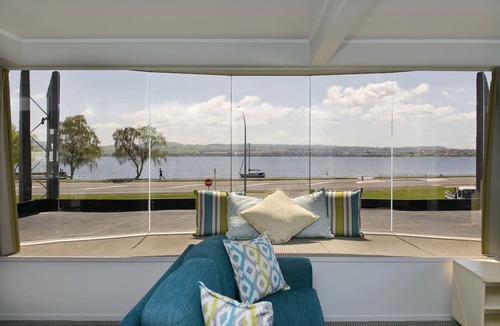 Two Mile Bay Hotel | Anchorage Resort Taupo