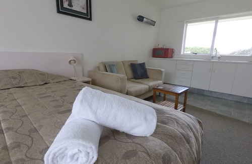 Wellsford Hotel | Castle Court Motel