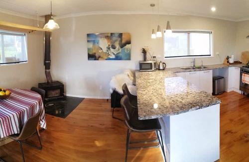 Raglan House | HarbourViews, North Facing and recently renovated.