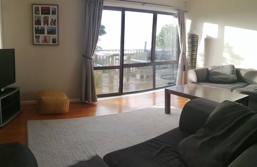 Raglan House | HarbourViews, North Facing and recently renovated.