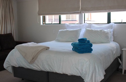 Omanu House | Omanu Oasis @ Oceanbeach Road
