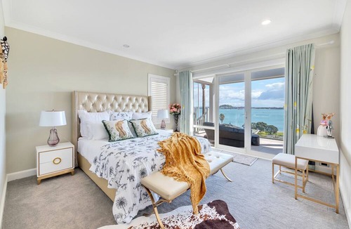 Orakei Apartment | Magnificent Harbour View Villa in Orakei