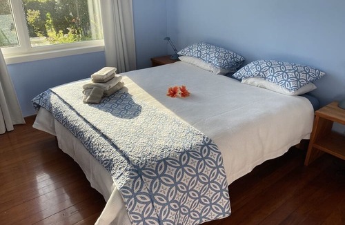 Te Tii House | Homestead with Charm - on coastal farm by the sea